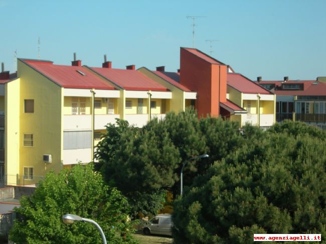 Vendesi a Porto Garibaldi appartamento bilocale in condominio  a soli 150 mt dal mare