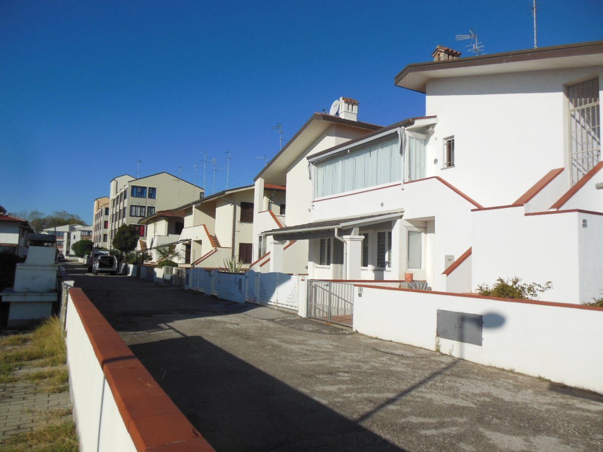 Porto Garibaldi - Lidi Ferraresi - Zweizimmervilla auf 50 Metern Höhe zu verkaufen. vom Meer entfernt mit unabhängiger Heizung und Klimaanlage