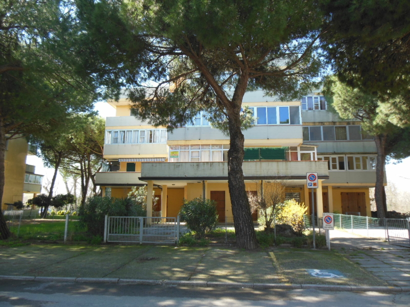 Porto Garibaldi - for sale two-room apartment on the first floor with lift near the beach and services.