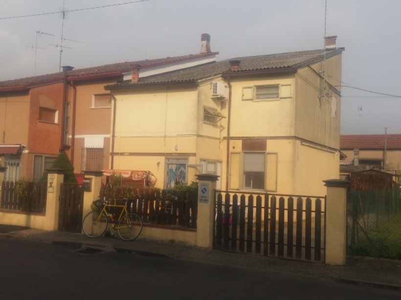 Wir bieten zum Verkauf ein vertikales Wohnhaus im Zentrum der Stadt San Giovanni