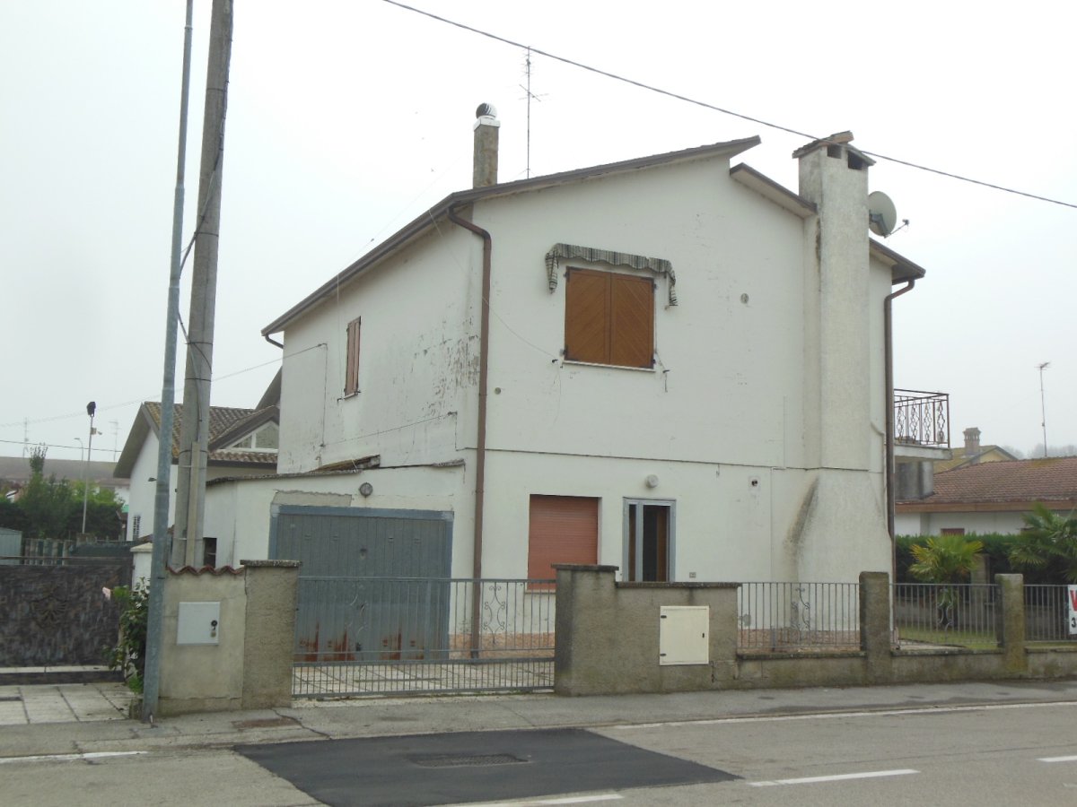 Bosco Mesola im Dorf und in der Nähe der Lidi Ferraresi - Einfamilienhaus mit Garten und Garage zu verkaufen