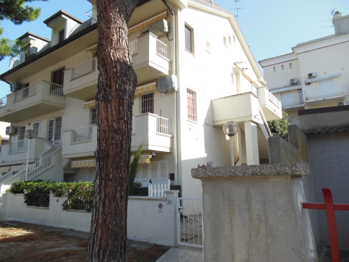 Porto Garibaldi - Lidi Ferraresi - For sale in a small building, a nice two-room apartment convenient to services and a short distance from the sea